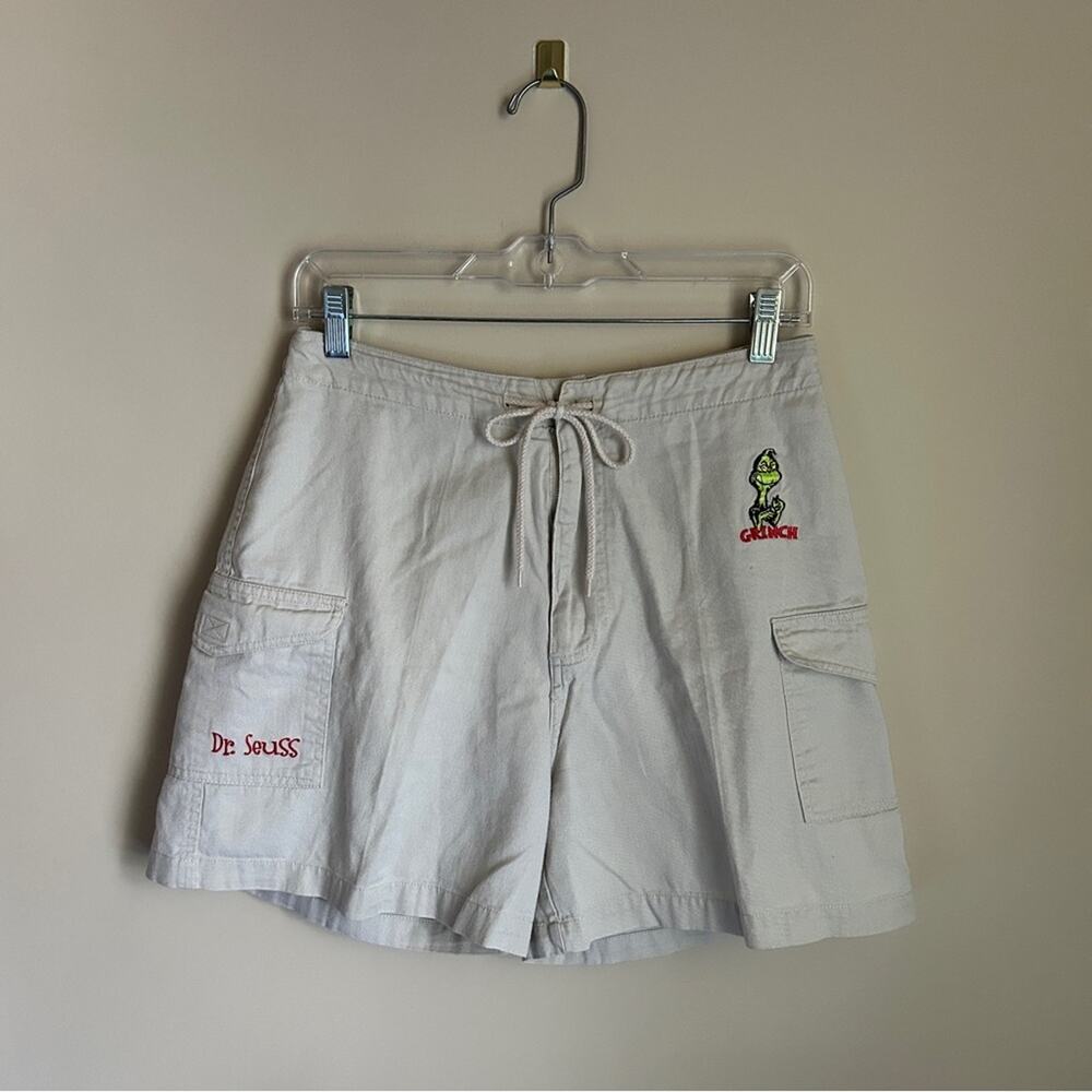 Vintage Dr. Seuss Grinch Embroidered Y2K Cargo Khaki Novelty Shorts Size 9/10